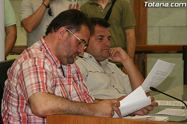 IU DE TOTANA CONSIDERA UNA OPERETA BANANERA LA CONCENTRACIÓN ORGANIZADA EN DESAGRAVIO A MARTÍNEZ ANDREO EN EL PLENO CELEBRADO ANOCHE (2008), Foto 1