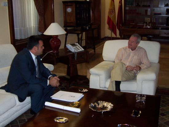 EL ALCALDE DE TOTANA, EN SU PRIMERA VISITA INSTITUCIONAL, RECIBE EL “APOYO INCONDICIONAL” DEL PRESIDENTE DE LA COMUNIDAD AUTÓNOMA AL MUNICIPIO Y A LOS PROYECTOS CONTEMPLADOS EN EL PLAN ESTRATÉGICO LOCAL PARA ESTA LEGISLATURA, Foto 1