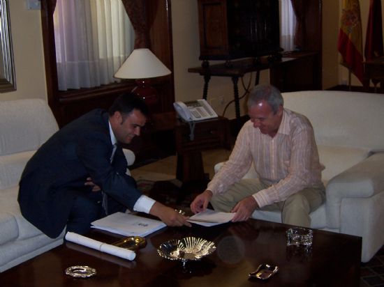 EL ALCALDE DE TOTANA, EN SU PRIMERA VISITA INSTITUCIONAL, RECIBE EL “APOYO INCONDICIONAL” DEL PRESIDENTE DE LA COMUNIDAD AUTÓNOMA AL MUNICIPIO Y A LOS PROYECTOS CONTEMPLADOS EN EL PLAN ESTRATÉGICO LOCAL PARA ESTA LEGISLATURA, Foto 3