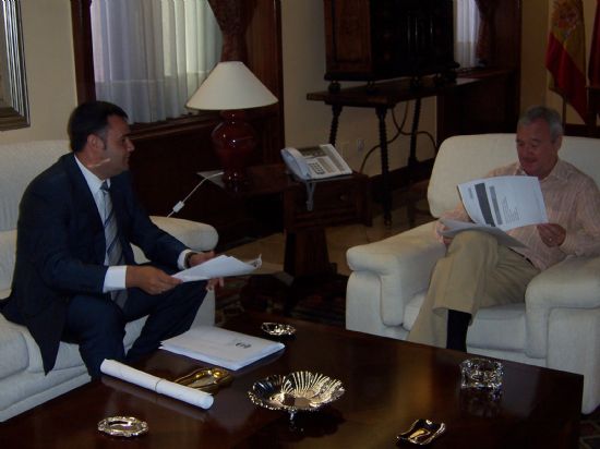 EL ALCALDE DE TOTANA, EN SU PRIMERA VISITA INSTITUCIONAL, RECIBE EL “APOYO INCONDICIONAL” DEL PRESIDENTE DE LA COMUNIDAD AUTÓNOMA AL MUNICIPIO Y A LOS PROYECTOS CONTEMPLADOS EN EL PLAN ESTRATÉGICO LOCAL PARA ESTA LEGISLATURA, Foto 4