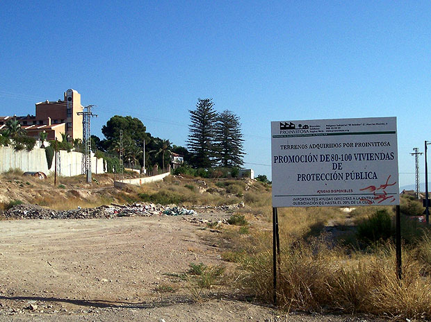 EL GRUPO MUNICIPAL DE IZQUIERDA UNIDA ASEGURA QUE LA FALTA DE CONSTRUCCIÓN DE VIVIENDAS POR PARTE DEL AYUNTAMIENTO NO DEJA OTRA SALIDA A LAS PAREJAS JÓVENES DE TOTANA QUE HIPOTECARSE DE POR VIDA, Foto 1