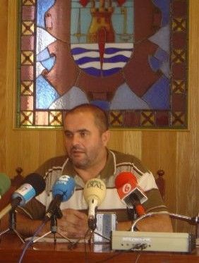 PLENO HOMENAJEA CONCEJAL IU JUAN JOSÉ CÁNOVAS TRAS RENUNCIA Y POLICÍA LOCAL POR IDENTIFICAR PRESUNTO AUTOR AGRESIONES SEXUALES, Foto 1