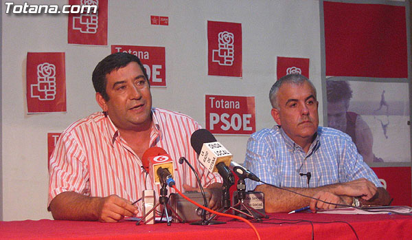 EL CONCEJAL SOCIALISTA ANTONIO MEGAL ASEGURA QUE LAS DECLARACIONES EFECTUADAS POR EL PP SOBRE SU ACTIVIDAD LABORAL SON ABSOLUTAMENTE FALSAS Y MALINTENCIONADAS, Foto 1