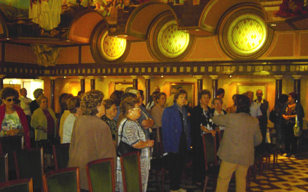 MEDIO CENTENAR DE SOCIOS DEL CENTRO MUNICIPAL DE PERSONAS MAYORES DE TOTANA VISITAN LA ASAMBLEA REGIONAL   , Foto 4