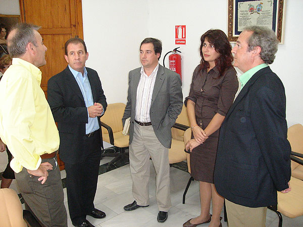 EL ALCALDE Y LA CONCEJAL DE CULTURA SE REÚNEN CON AUTORIDADES LOCALES DE BENISSA (ALICANTE) CON EL FIN DE PREPARAR UN PROGRAMA DE ACTIVIDADES PARA CONMEMORAR EL 50 ANIVERSARIO DE LA MUERTE DEL PADRE MELCHOR DE BENISSA, Foto 1