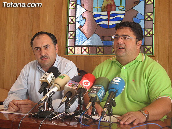 LOS CONCEJALES DE URBANISMO Y DEPORTES DEFIENDEN EL PROYECTO URBANÍSTICO DE LA FUTURA CIUDAD DEPORTIVA Y ASEGURAN QUE EL CONVENIO URBANÍSTICO QUE PERMITIRÁ CONSTRUIR ESTA INFRAESTRUCTURA CONTEMPLA LA EDIFICACIÓN DE UNAS 1.500 VIVIENDAS, Foto 1