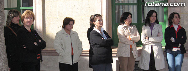 LA CONCEJAL DE LA MUJER DA LECTURA AL MANIFIESTO DEL 25 DE NOVIEMBRE POR EL DÍA INTERNACIONAL CONTRA LA VIOLENCIA DE GÉNERO, Foto 2