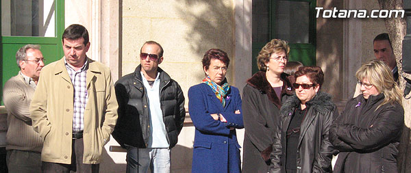 LA CONCEJAL DE LA MUJER DA LECTURA AL MANIFIESTO DEL 25 DE NOVIEMBRE POR EL DÍA INTERNACIONAL CONTRA LA VIOLENCIA DE GÉNERO, Foto 3
