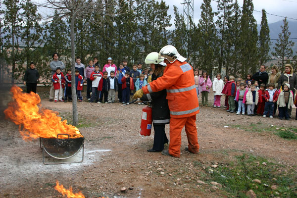 VOLUNTARIOS PROTECCIÓN CIVIL DE TOTANA IMPARTEN CHARLAS SOBRE ACTUACIONES EN SITUACIONES DE RIESGO EN EL COLEGIO PÚBLICO DE ALEDO , Foto 1