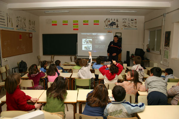 VOLUNTARIOS PROTECCIÓN CIVIL DE TOTANA IMPARTEN CHARLAS SOBRE ACTUACIONES EN SITUACIONES DE RIESGO EN EL COLEGIO PÚBLICO DE ALEDO , Foto 5