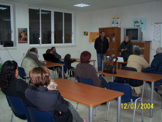 EL SERVICIO MUNICIPAL DE PREVENCIÓN Y CONTROL DEL ABSENTISMO ESCOLAR SE REÚNE CON LAS FAMILIAS DE LOS ALUMNOS QUE PARTICIPAN EN EL AULA OCUPACIONAL (2008), Foto 1