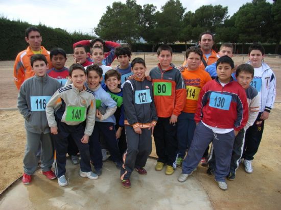 MÁS DE UN CENTENAR DE ESCOLARES PARTICIPARON EN EL TORNEO DE ATLETISMO ESCOLAR, ORGANIZADO POR LA CONCEJALÍA DE DEPORTES, EN EL POLIDEPORTIVO MUNICIPAL, UN CAMPEONATO CLASIFICATORIO PARA LA FINAL REGIONAL ESCOLAR (2008), Foto 4