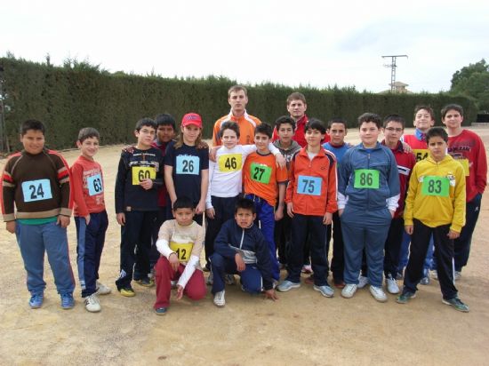 MÁS DE UN CENTENAR DE ESCOLARES PARTICIPARON EN EL TORNEO DE ATLETISMO ESCOLAR, ORGANIZADO POR LA CONCEJALÍA DE DEPORTES, EN EL POLIDEPORTIVO MUNICIPAL, UN CAMPEONATO CLASIFICATORIO PARA LA FINAL REGIONAL ESCOLAR (2008), Foto 5