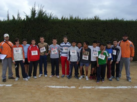 MÁS DE UN CENTENAR DE ESCOLARES PARTICIPARON EN EL TORNEO DE ATLETISMO ESCOLAR, ORGANIZADO POR LA CONCEJALÍA DE DEPORTES, EN EL POLIDEPORTIVO MUNICIPAL, UN CAMPEONATO CLASIFICATORIO PARA LA FINAL REGIONAL ESCOLAR (2008), Foto 9