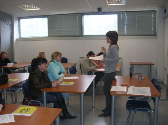 LA CONCEJAL DE FOMENTO Y EMPLEO INAUGURA EL CURSO DE “ATENCIÓN Y CUIDADO A PERSONAS DEPENDIENTES”, DIRIGIDO A DESEMPLEADOS, QUE SE IMPARTIRÁ EN EL CENTRO DE DESARROLLO LOCAL HASTA EL 21 DE MAYO (2008), Foto 6