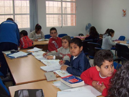 EL PROYECTO DE “PROMOCIÓN EDUCATIVA” CONSOLIDA SU ACTUACIÓN EN EL SEGUNDO TRIMESTRE DEL CURSO ESCOLAR BENEFICIANDO SEMANALMENTE A MÁS DE 120 NIÑOS Y JÓVENES DE LA LOCALIDAD, Foto 1