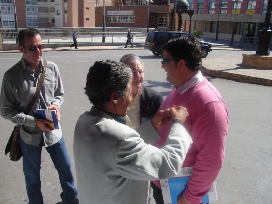 EL PIM CONMEMORA EL “DÍA INTERNACIONAL CONTRA LA DISCRIMINACIÓN RACIAL” CON LA DIFUSIÓN DE RECURSOS MUNICIPALES EXISTENTES PARA LOS INMIGRANTES Y LA RECOGIDA DE FIRMAS A FAVOR DE LA INTEGRACIÓN SOCIAL (2008), Foto 3