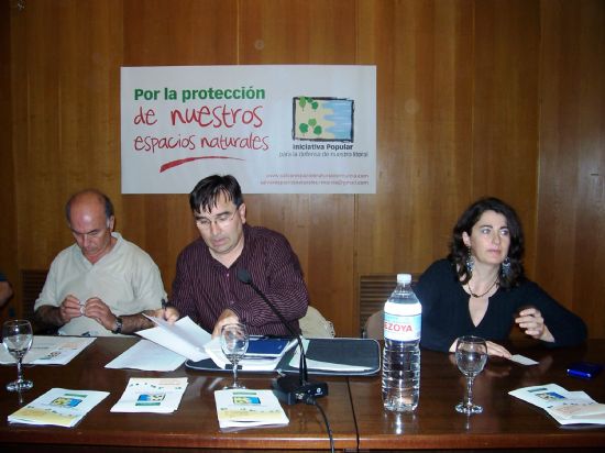 FUENTES DE IU EN TOTANA INFORMAN QUE LOS IMPULSORES DE LA INICIATIVA LEGISLATIVA POPULAR INICIAN LA CAMPAÑA DE RECOGIDA DE FIRMAS CON UNA MESA REDONDA EN EL ALMUDÍ, Foto 2