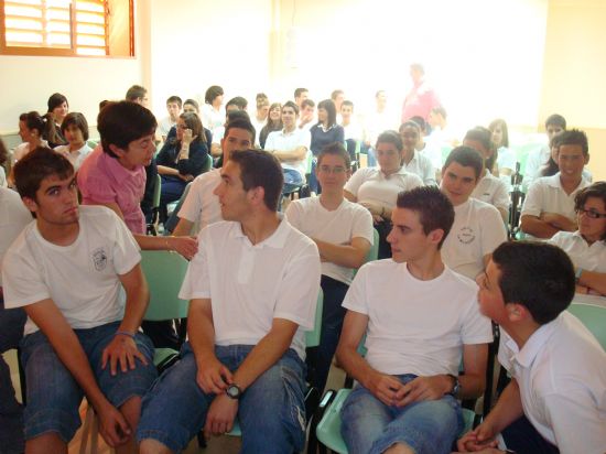 EL SERVICIO DE VOLUNTARIADO Y RELACIONES INTERNACIONALES DESARROLLA ACTIVIDADES DE SENSIBILIZACIÓN CON LA PARTICIPACIÓN DE MÁS DE 100 JÓVENES, Foto 1