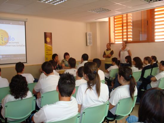 EL SERVICIO DE VOLUNTARIADO Y RELACIONES INTERNACIONALES DESARROLLA ACTIVIDADES DE SENSIBILIZACIÓN CON LA PARTICIPACIÓN DE MÁS DE 100 JÓVENES, Foto 3