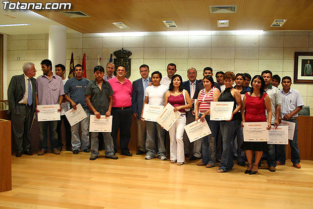 SE CLAUSURA EL PROGRAMA DE APOYO A LA CREACIÓN DE EMPRESAS, DIRIGIDO A INMIGRANTES, CON LA ENTREGA DE DIPLOMAS A LOS 21 PARTICIPANTES, Foto 1