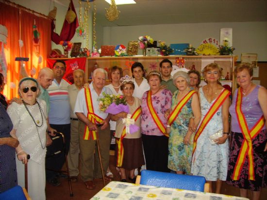 EL REY Y LA REINA DEL SERVICIO DE ESTANCIAS DIURNAS SON CORONADOS EN UN ACTO PROGRAMADO EN LAS FIESTAS DE LAS PERSONAS MAYORES, Foto 1