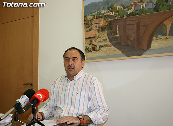 EL PORTAVOZ DEL EQUIPO DE GOBIERNO HA OFRECIDO UNA RUEDA DE PRENSA PARA HACER UNA VALORACIÓN DEL PLENO ORDINARIO DEL MES DE JUNIO, Foto 1