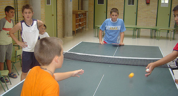 MÁS 170 NIÑOS PARTICIPAN EN LAS ESCUELAS DE VERANO, EN LOS COLEGIOS TIERNO GALVÁN, SANTIAGO Y REINA SOFÍA, Foto 2