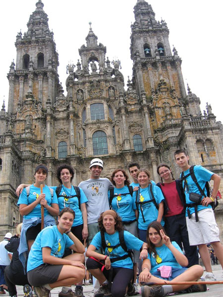 MEDIO CENTENAR DE PERSONAS, ENTRE LOS QUE SE ENCONTRABAN JÓVENES TOTANEROS, EN LA RUTA DEL CAMINO DE SANTIAGO ORGANIZADA POR EL AYUNTAMIENTO DE MAZARRÓN, Foto 2