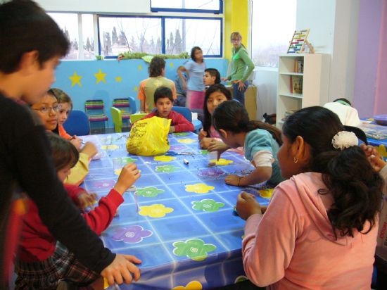 MÁS DE UN CENTENAR DE ALUMNOS PARTICIPA EN EL PROYECTO DE “PROMOCIÓN EDUCATIVA” QUE LA CONCEJALÍA DE EDUCACIÓN DESARROLLA EN COLABORACIÓN CON EL COLECTIVO PARA LA PROMOCIÓN SOCIAL “EL CANDIL” (2007), Foto 4