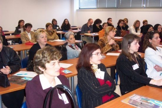 MUJERES TOTANERAS PUEDEN OPTAR A LA SUBVENCIÓN DE 6 MILLONES DE EUROS EN MICROCRÉDITOS ACORDADA POR LA COMUNIDAD AUTÓNOMA PARA FOMENTAR LA ACTIVIDAD EMPRESARIAL DE ESTE COLECTIVO EN LA REGIÓN (2007), Foto 1