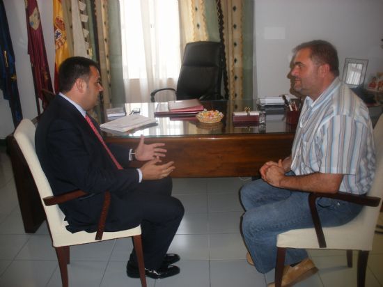 EL ALCALDE TIENDE LA MANO A LOS GRUPOS DE LA OPOSICIÓN Y LES INVITA A PARTICIPAR EN LA ELABORACIÓN DE LOS PRESUPUESTOS DEL 2008 CON EL FIN DE NORMALIZAR LAS RELACIONES INSTITUCIONALES (2007), Foto 2