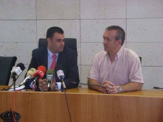 EL ALCALDE TIENDE LA MANO A LOS GRUPOS DE LA OPOSICIÓN Y LES INVITA A PARTICIPAR EN LA ELABORACIÓN DE LOS PRESUPUESTOS DEL 2008 CON EL FIN DE NORMALIZAR LAS RELACIONES INSTITUCIONALES (2007), Foto 3
