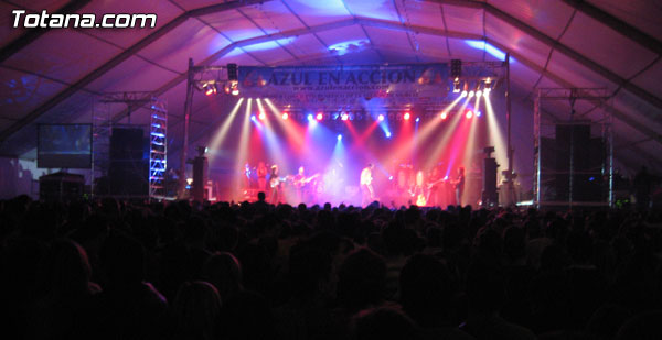 MÁS DE 2.500 PERSONAS ASISTEN AL CONCIERTO DE “MELENDI” CON EL QUE COMIENZAN LAS FIESTAS PATRONALES DE SANTA EULALIA´2005, Foto 8