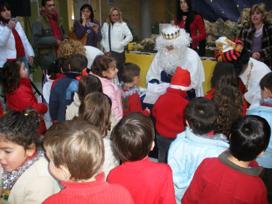 LAS FIESTAS NAVIDEÑAS Y LOS REYES MAGOS LLEGAN A LOS CENTROS DE ENSEÑANZA DE TOTANA ANTES DE LAS VACACIONES ESCOLARES, Foto 1
