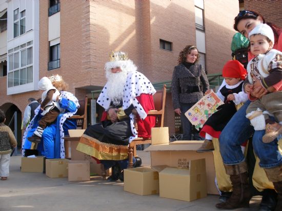 LAS FIESTAS NAVIDEÑAS Y LOS REYES MAGOS LLEGAN A LOS CENTROS DE ENSEÑANZA DE TOTANA ANTES DE LAS VACACIONES ESCOLARES, Foto 7