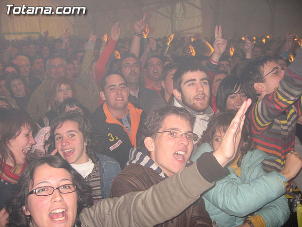 MÁS DE 2.000 PERSONAS ASISTEN AL CONCIERTO DE “LA OREJA DE VAN GOGH”, EL MÁS MULTITUDINARIO DE ESTAS FIESTAS DE SANTA EULALIA 2006, Foto 2