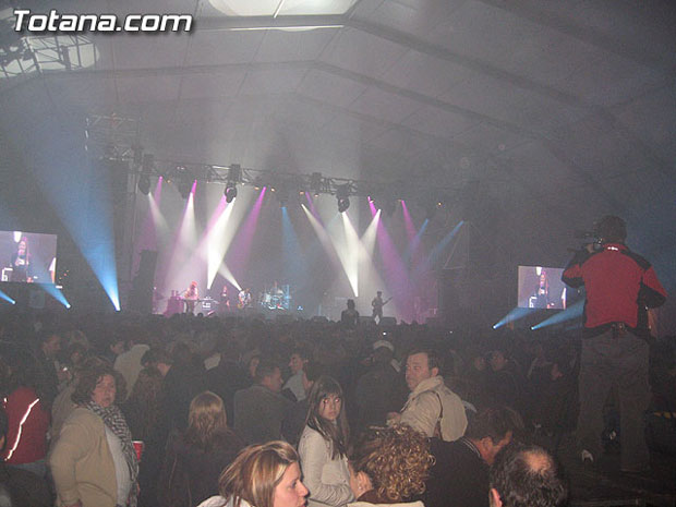 MÁS DE 2.000 PERSONAS ASISTEN AL CONCIERTO DE “LA OREJA DE VAN GOGH”, EL MÁS MULTITUDINARIO DE ESTAS FIESTAS DE SANTA EULALIA 2006, Foto 4