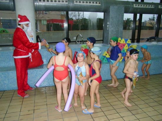 LOS CURSOS DE NATACIÓN DEL PRIMER TRIMESTRE SE CLAUSURAN CON LA PARTICIPACIÓN DE 400 ALUMNOS Y LA ORGANZIACIÓN DE UNA FIESTA DE NAVIDAD QUE CONTÓ CON LA VISITA DE PAPA NOËL, Foto 3