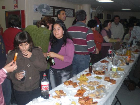 UN TOTAL DE 160 FAMILIAS DE LA ASOCIACIÓN DE PADRES Y MADRES DEL COLEGIO COMARCAL-DEITANIA CELEBRAN UNA CONVIVENCIA EN EL CENTRO MUNICIPAL DE PERSONAS MAYORES (2007), Foto 1