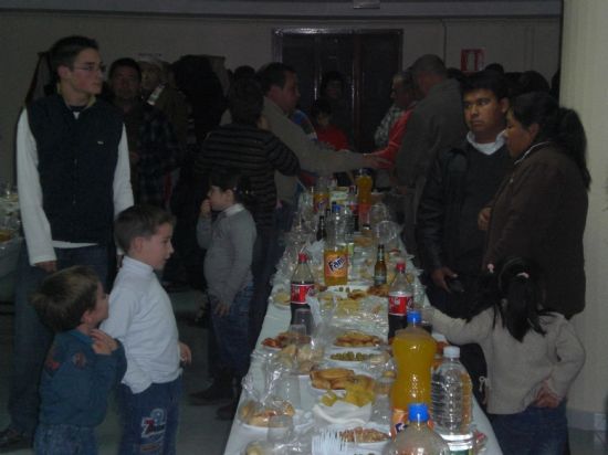 UN TOTAL DE 160 FAMILIAS DE LA ASOCIACIÓN DE PADRES Y MADRES DEL COLEGIO COMARCAL-DEITANIA CELEBRAN UNA CONVIVENCIA EN EL CENTRO MUNICIPAL DE PERSONAS MAYORES (2007), Foto 5