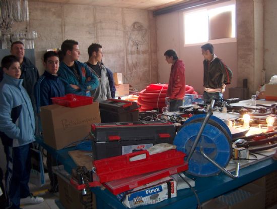 UN GRUPO DE ALUMNOS DEL COLEGIO “REINA SOFIA” VISITA LAS INSTALACIONES DEL CENTRO DE DESARROLLO LOCAL Y LA ESCUELA TALLER , Foto 2