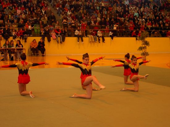 GRAN AMBIENTE EN EL PABELLÓN DE DEPORTES CON LA COMPETICIÓN INTERESCUELAS DE GIMNASIA RÍTMICA, Foto 1