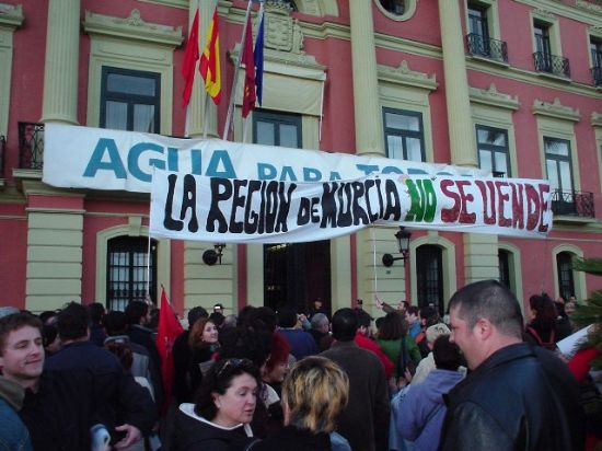 DIRIGENTES DE IU EN TOTANA ESTUVIERON EN LA MANIFESTACIÓN DEL SÁBADO CONTRA LA ESPECULACIÓN ENLA REGIÓN DE MURCIA, Foto 3