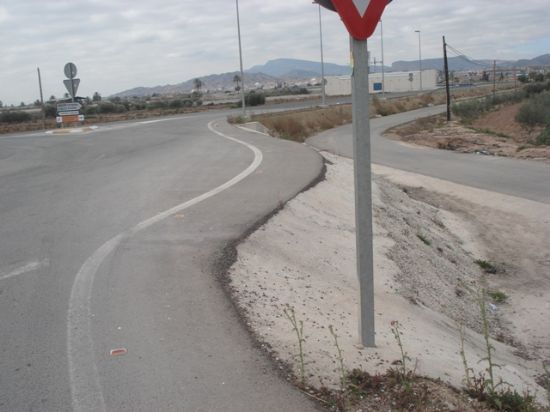 SEGUN IU, “EL PARTIDO POPULAR NIEGA A IU EL DEBATE EN PLENO SOBRE LAS DEFICIENCIAS EN EL ASFALTADO DEL CAMINO DEL RAIGUERO O EL PELIGRO DE LA ROTONDA EN LA VARIANTE NORTE EN EL TORREJÓN”, Foto 1