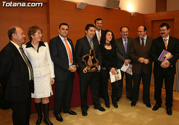 SE PRESENTA LA XXVIII VUELTA CICLISTA A LA REGIÓN, DONDE TOTANA ACOGERÁ COMO NOVEDAD LA LLEGADA DE LA SEGUNDA ETAPA A LA CALLE GENERAL AZNAR EL PRÓXIMO DÍA 5 DE MARZO, Foto 1