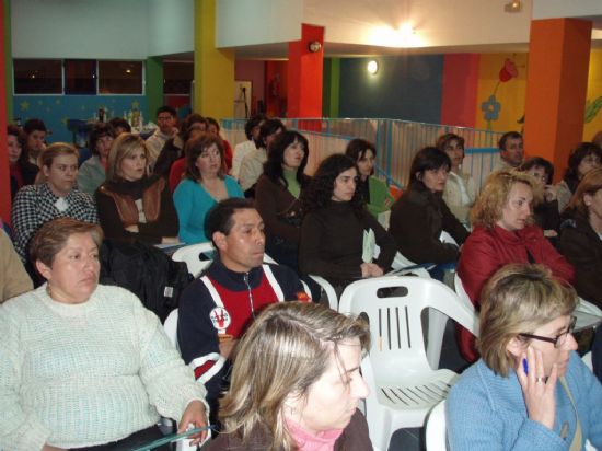 EL SERVICIO MUNICIPAL DE DROGODEPENDENCIAS REALIZA ESTE JUEVES EN COLABORACIÓN CON EL AMPA DEL COLEGIO SANTA EULALIA LA CHARLA “CÓMO EDUCAR A NUESTROS HIJOS”, Foto 1