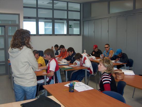 LOS ALUMNOS DE INICIACIÓN PROFESIONAL DE FONTANERÍA DE LA CONCEJALÍA DE FOMENTO Y EMPLEO PARTICIPAN EN UN PROGRAMA DE DROGODEPENDENCIAS, Foto 1