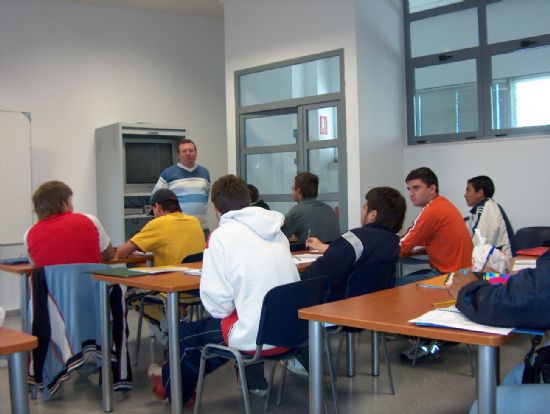 LOS ALUMNOS DE INICIACIÓN PROFESIONAL DE FONTANERÍA DE LA CONCEJALÍA DE FOMENTO Y EMPLEO PARTICIPAN EN UN PROGRAMA DE DROGODEPENDENCIAS, Foto 3