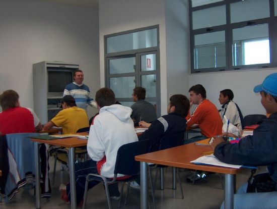 LOS ALUMNOS DE INICIACIÓN PROFESIONAL DE FONTANERÍA DE LA CONCEJALÍA DE FOMENTO Y EMPLEO PARTICIPAN EN UN PROGRAMA DE DROGODEPENDENCIAS, Foto 4